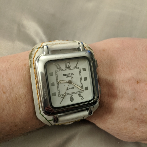 Vintage Digital iKon Watch - Picture 9 of 12